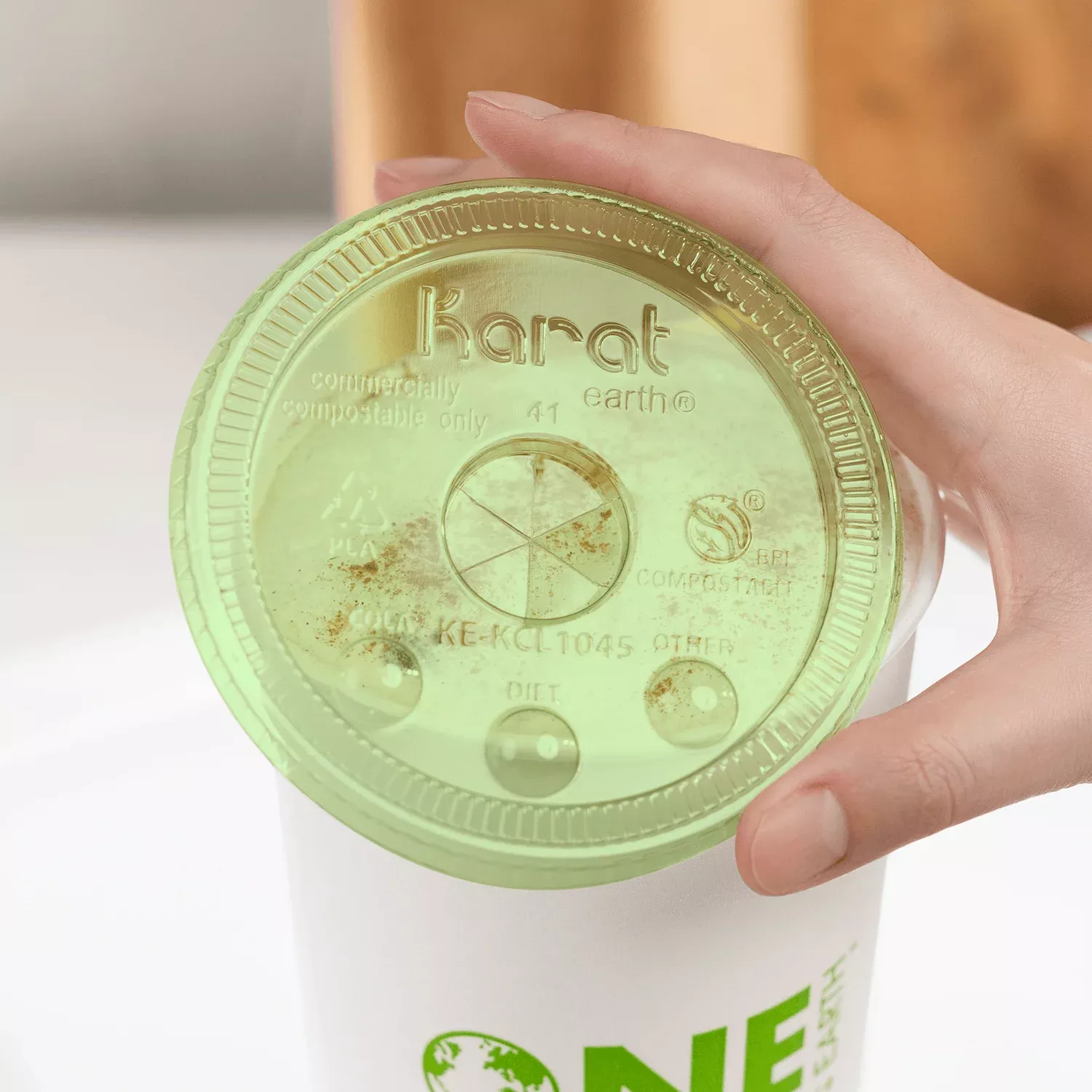 karat-earth-104-5mm-pla-flat-lids-32oz-paper-cold-cups-green-60 Karat Earth 104.5mm PLA Flat Lids for 32oz Paper Cold Cups, Green - 60